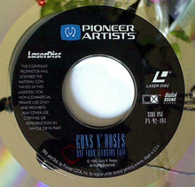 Carica l&#39;immagine nel visualizzatore di Gallery, Guns N&#39; Roses : Use Your Illusion I &amp; II World Tour - 1992 In Tokyo (2xLaserdisc, 12&quot;, NTSC)
