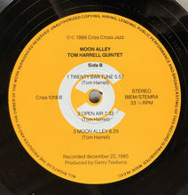 Carica l&#39;immagine nel visualizzatore di Gallery, Tom Harrell Quintet Featuring Kenny Garrett And Kenny Barron : Moon Alley (LP, Album)
