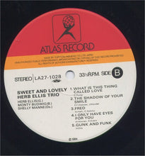Carica l&#39;immagine nel visualizzatore di Gallery, Herb Ellis Trio* : Sweet And Lovely (LP, Album)
